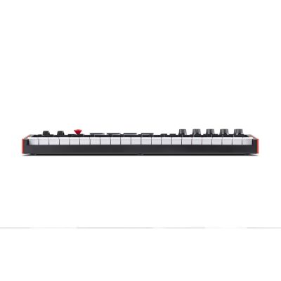 5. AKAI MPK MINI PLUS - Mini klawiatura sterująca