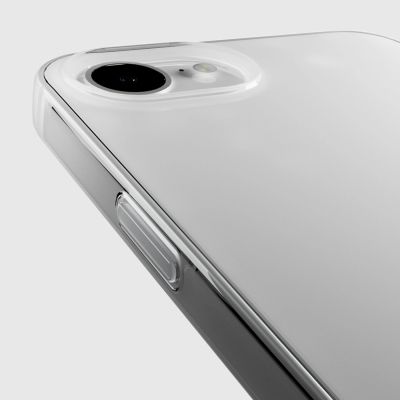 6. Etui SBS Skinny Cover na iPhone 16e / 17e - przezroczyste