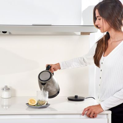 3. Czajnik elektryczny Black+Decker BXKE2201E (2200 W; 1,7l)