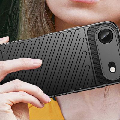5. Etui Thunder Case na iPhone 17 Air - czarne