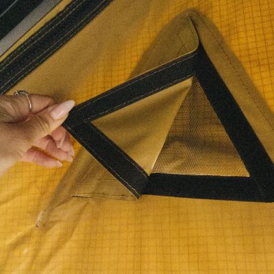 46. Namiot dachowy Offlander Triangle Slim Coyote OFF_RTT_SLIM