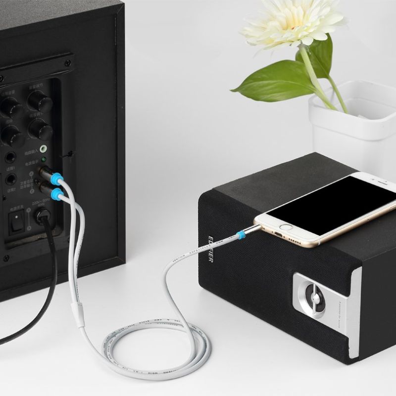 4. Kabel audio 3,5 mm męski na 2RCA męski 2 m czarny