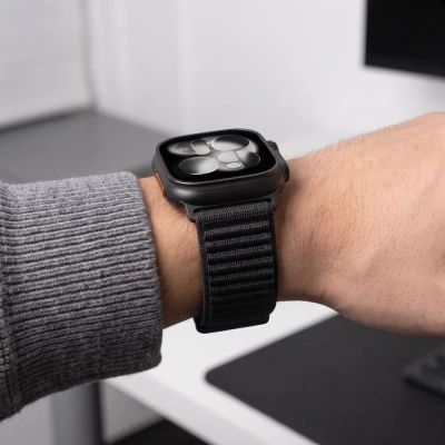 7. Pasek Tech-Protect NylonLoop na Apple Watch 44 / 45 / 46 / 49 mm - czarny