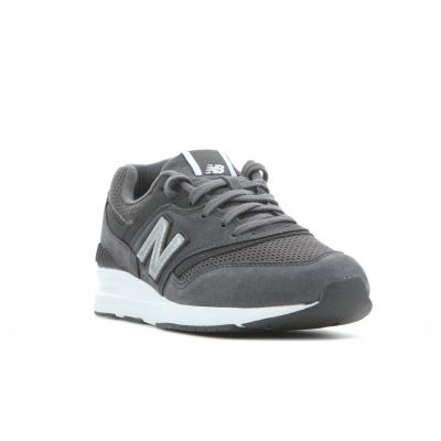 3. New Balance WL697SHC