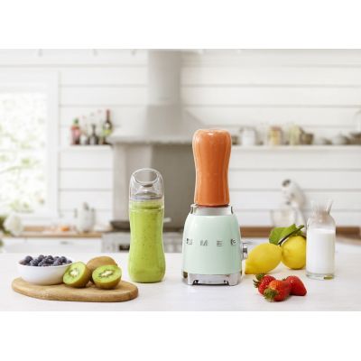 7. Blender sportowy SMEG PBF01PGEU