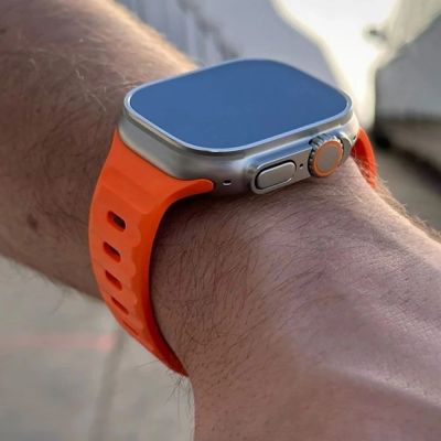 5. Pasek Tech-Protect IconBand Line na Apple Watch 4 / 5 / 6 / 7 / 8 / 9 / SE / Ultra 1 / 2 (42/44/45/49 mm) - pomarańczowy