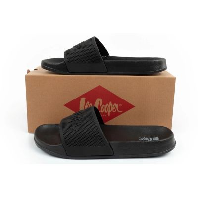 19. Klapki Lee Cooper M LCW-25-07-3527M