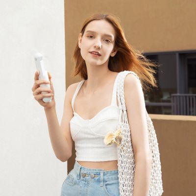 6. Mini wentylator Jisulife Handheld Fan Life8 Plus przenośny wiatraczek USB z funkcją powerbanka 4500mAh i latarką - biały