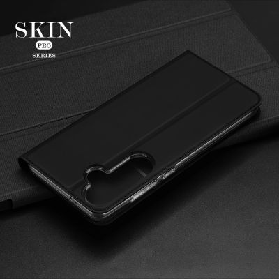 13. Etui Dux Ducis Skin Pro na Samsung Galaxy A36 5G / A56 5G z klapką i miejscem na kartę - czarne