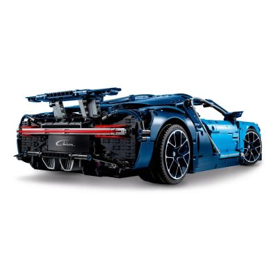 23. LEGO Technic 42083 Bugatti Chiron