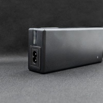 11. QOLTEC ŁADOWARKA DO BATERII ROWERU ELEKTRYCZNEGO 36V | 42V | 2A | 5.5*2.1