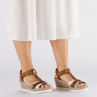 6. Sandały damskie na koturnie brązowe Rieker 61995-81