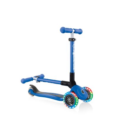4. Hulajnoga 3-kołowa Globber Foldable Lights Navy Blue Jr 437-100