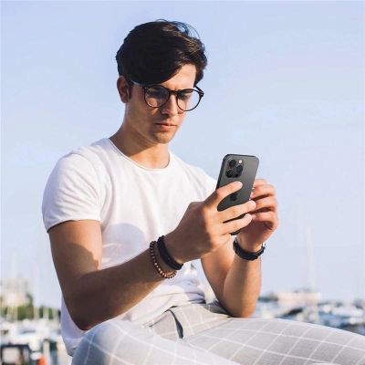 8. Osłona aparatu Spigen Glas.tR EZ Fit Optik Camera Protector na iPhone 14 Pro / Pro Max / 15 Pro / Pro Max / 16 Pro / Pro Max / 17 Pro / 17 Pro Max - czarna 2 szt.