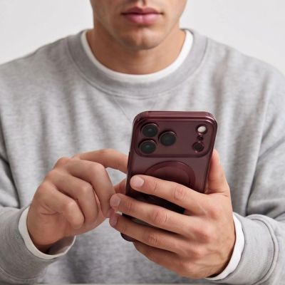 8. Etui Tech-Protect MagFlex na iPhone 18 Pro / 17 Pro - burgundowe