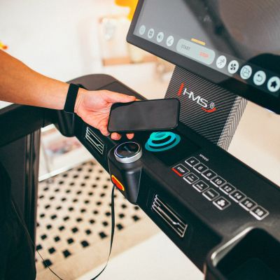 10. TERRUN475 BIEŻNIA TRENINGOWA Z DWUKIERUNKOWĄ REGULACJĄ KĄTA NACHYLENIA HMS