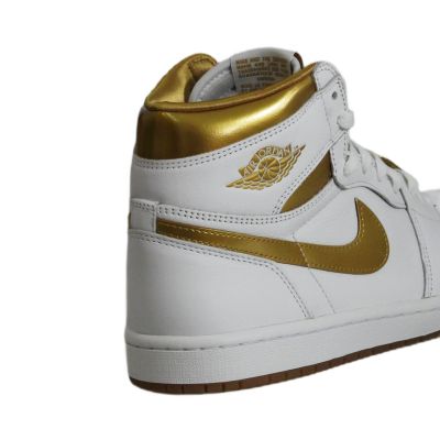 7. Buty sportowe damskie WMNS Air Jordan 1 Retro High OG  - FD2596-107