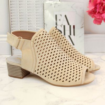 5. Sandały damskie zabudowane ażurowe beżowe Sabatina