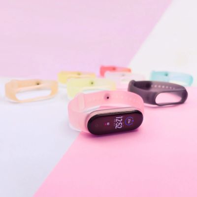 4. Pasek silikonowy do Xiaomi Mi Band 5 / 6 / 7 opaska - złoty