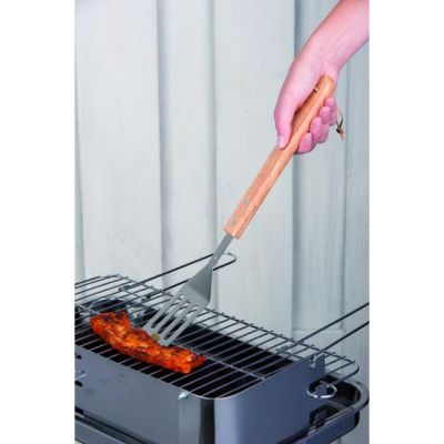 3. ŁOPATKA DO GRILLA Z DREWNIANĄ RĄCZKĄ