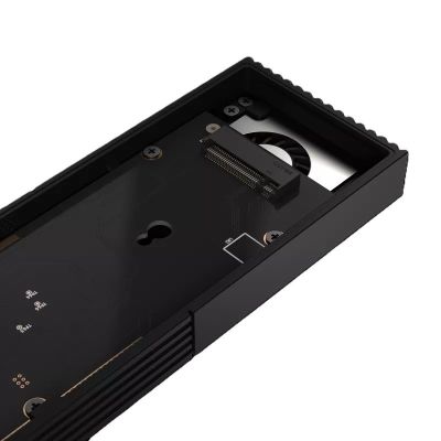 6. Obudowa na dysk SSD Asus ProArt PA40SU