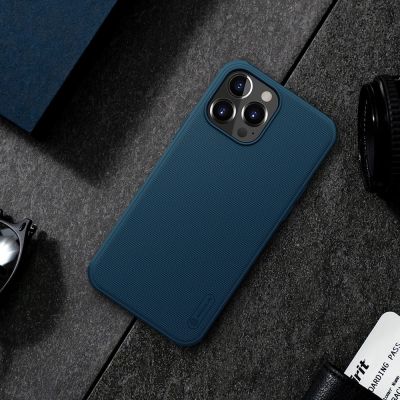 12. Nillkin Super Frosted Shield wzmocnione etui pokrowiec iPhone 13 Pro Max niebieski