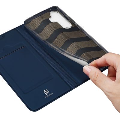 9. Etui Dux Ducis Skin Pro do Samsung A35 5G z klapką - niebieskie