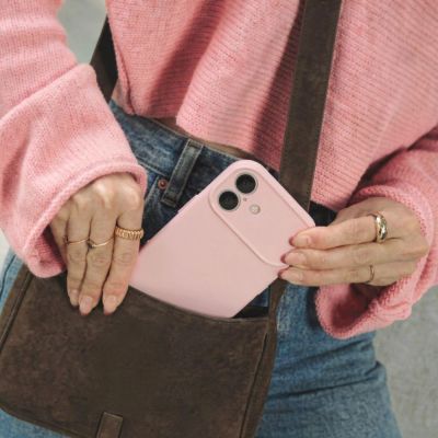 6. Etui Tech-Protect Silicone MagSafe na iPhone 17 - różowe