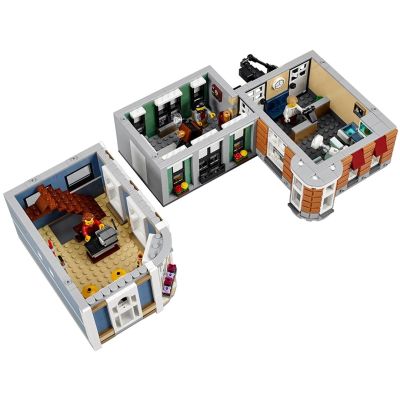 5. LEGO Creator Expert 10255 - Plac Zgromadzeń