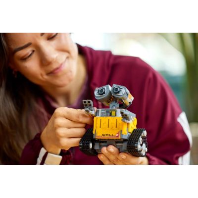 24. LEGO Disney Pixar 43279 WALL-E i EWA