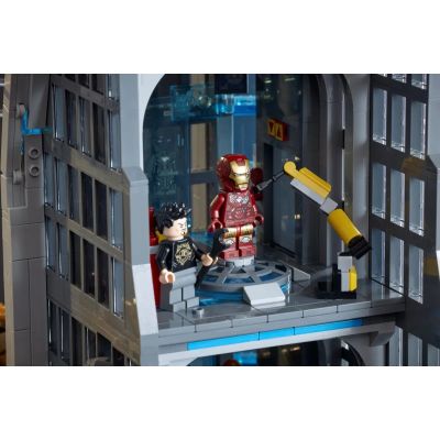 14. LEGO Super Heroes 76269 Wieża Avengersów
