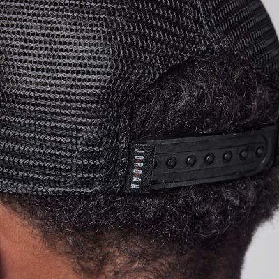 3. Czapka z daszkiem dziecięca Air Jordan Big Kids' Metal Jumpman Trucker - 9A0928-023