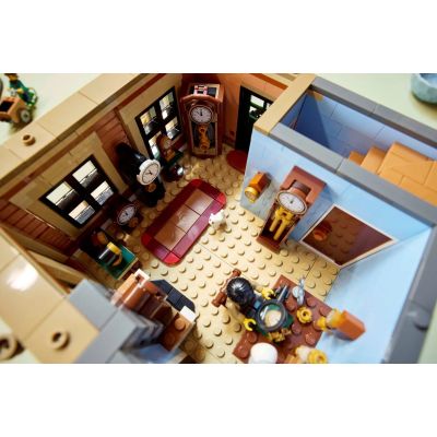 14. LEGO Icons 10350 - Dom w stylu angielskim