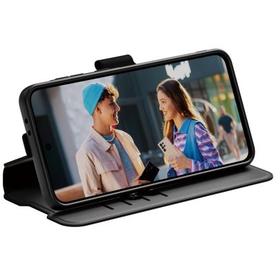4. Etui CARE by PanzerGlass Feature Wallet Kickstand na Samsung Galaxy A36 5G - czarne