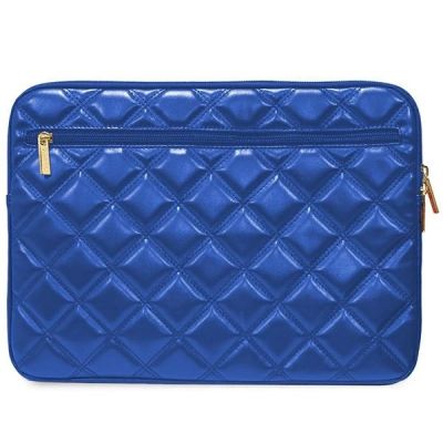 3. Pokrowiec Guess Quilted 4G na laptopa 14" - niebieski
