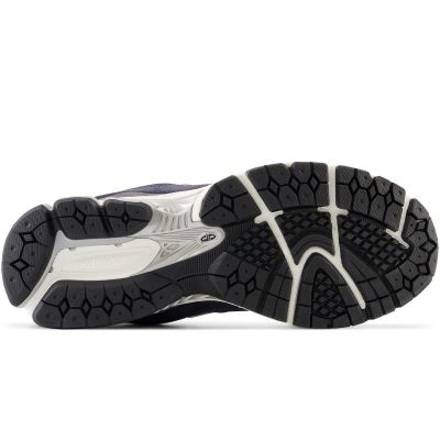 4. Buty New Balance sportowe M M2002RSF
