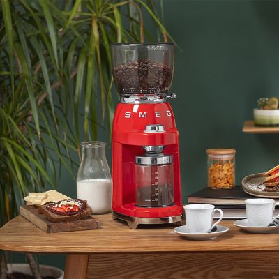 11. Smeg CGF11RDEU młynek do kawy 150 W Czerwony