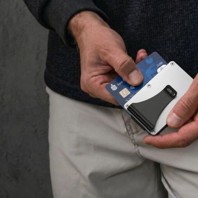7. Portfel Tech-Protect Thorn RFID - srebrny