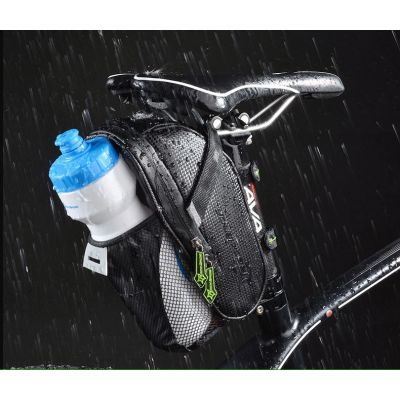 4. Sakwa rowerowa Rockbros C7-1 wodoodporna z montażem pod siodełko 1.5l - czarna