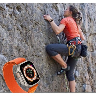 2. Pasek Tech-Protect Nylon Pro na Apple Watch 4 / 5 / 6 / 7 / 8 / 9 / SE / Ultra 1 / 2 (42/44/45/49 mm) - czarno-pomarańczowy