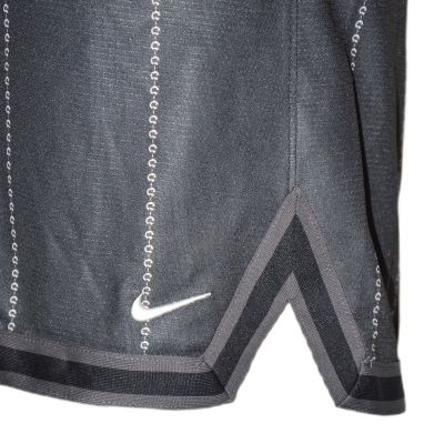 3. Spodenki Nike DNA Seasonal 10 Inch Shorts - DQ6087-010
