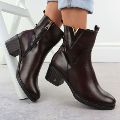 5. Botki damskie na słupku ocieplane brązowe Vinceza 58581