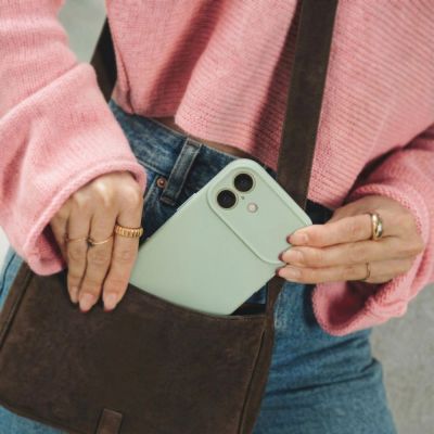 5. Etui Tech-Protect Silicone MagSafe na iPhone 17 - zielone