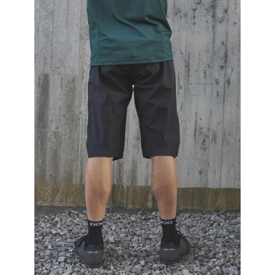 4. Spodenki rowerowe POC Bastion Shorts czarny