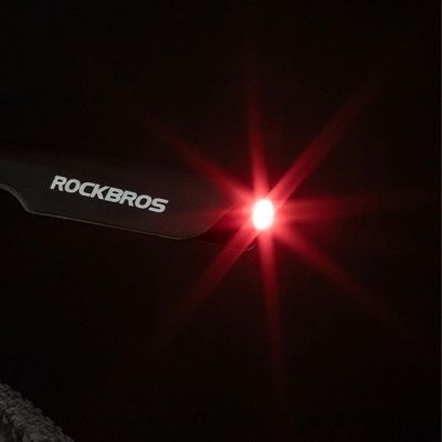 6. Błotnik Rockbros DNB8001BK z czerwoną lampką LED - czarny