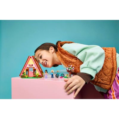 9. LEGO Friends 42682 - Domek na luksusowym kempingu