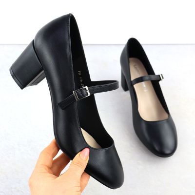 2. Czółenka na niskim obcasie z paskiem czarne Sergio Leone PB176