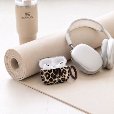 7. Etui Tech-Protect Lamano na AirPods Pro 3 - czarno-brązowe
