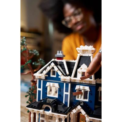 12. LEGO Icons 11370 - Stranger Things: Dom Creelów