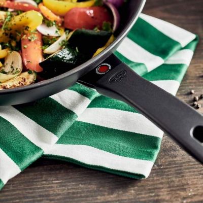 2. Patelnia BALLARINI Avola Wok tytanowa 30 cm 75002-915-0